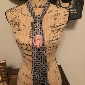 Vintage tie with French brooch